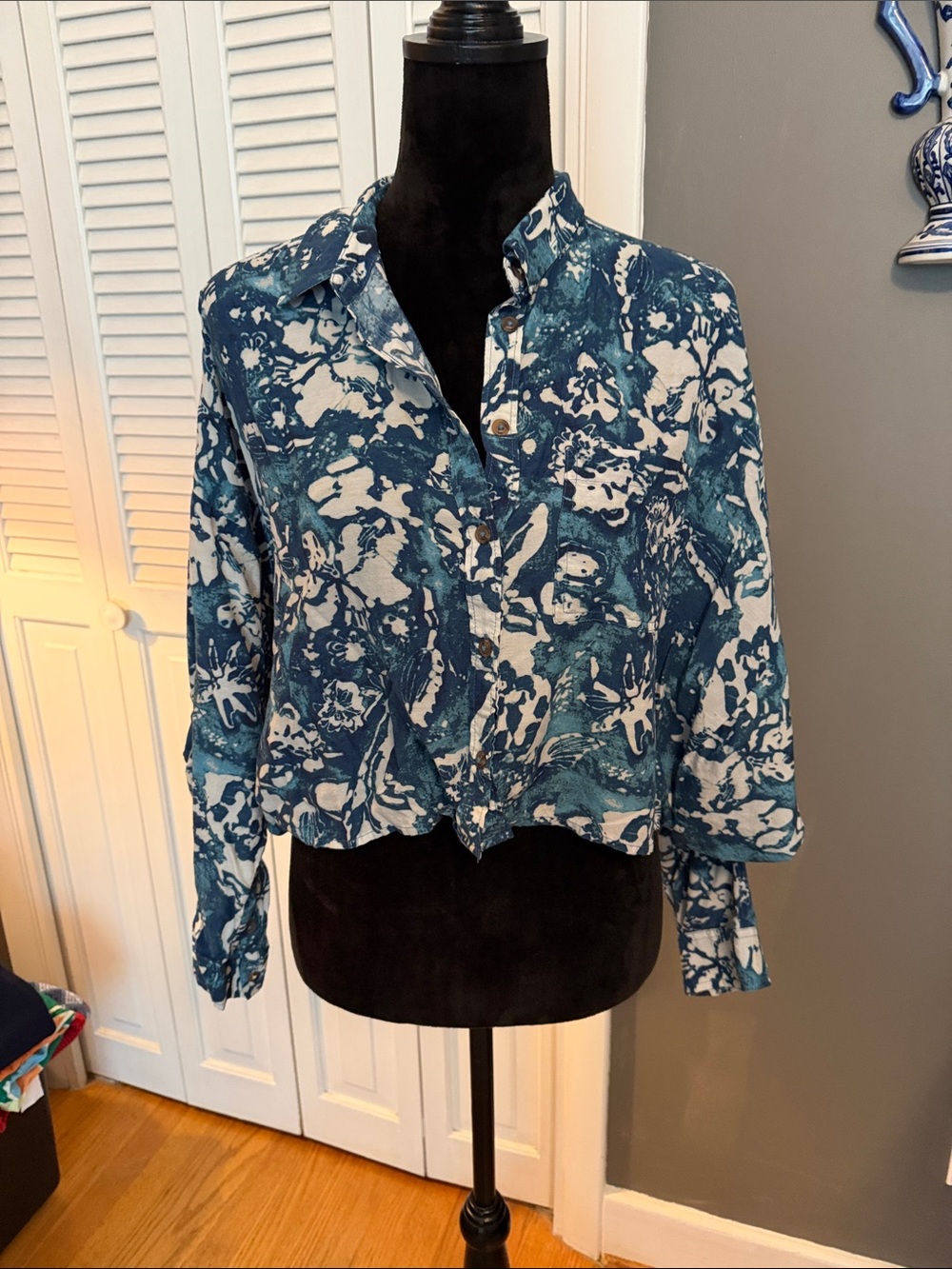 Pilcro Teal and White Floral Button-Down Shirt